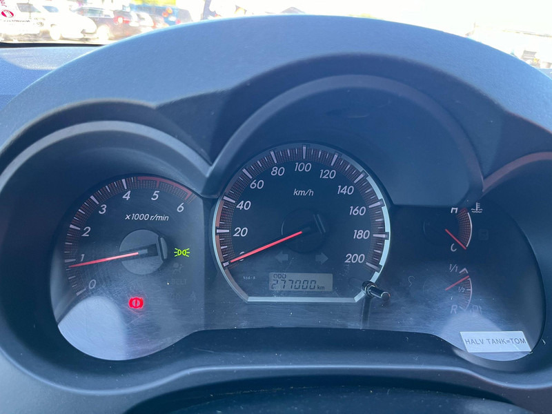 شاحنة البيك أب Toyota Hilux 4x4: صور 15