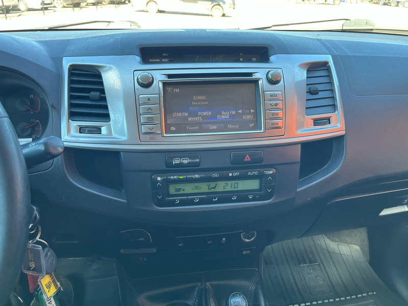 شاحنة البيك أب Toyota Hilux 4x4: صور 16