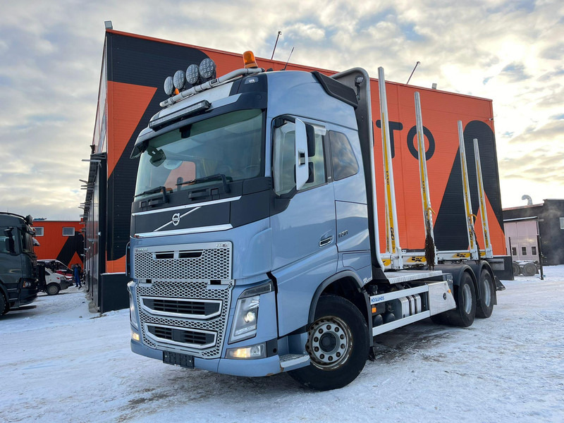 Volvo FH 16 650 6x4 TANDEM AXLE LIFT - شاحنة قطع الأشجار, شاحنة كرين: صور 2 Volvo FH 16 650 6x4 TANDEM AXLE LIFT - شاحنة قطع الأشجار, شاحنة كرين: صور 2