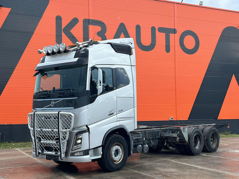 Volvo FH 750 6x4 CHASSIS L=6970 / RETARDER / PTO / TANDEM AXLE LIFT - الشاسيه شاحنة: صور 1 Volvo FH 750 6x4 CHASSIS L=6970 / RETARDER / PTO / TANDEM AXLE LIFT - الشاسيه شاحنة: صور 1
