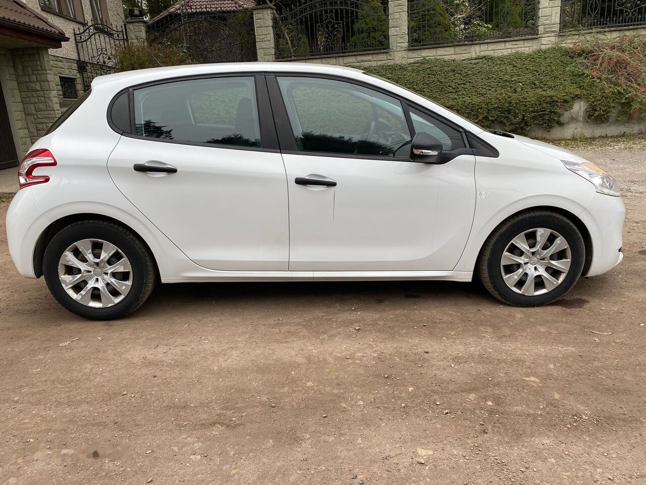 هاتشباك Peugeot 208: صور 6