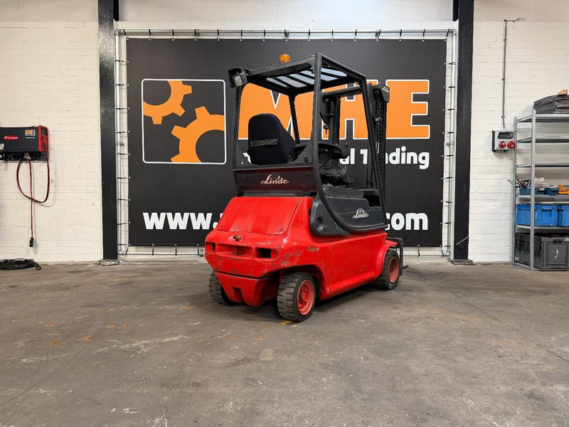 Linde E20P-02 - رافعة شوكية كهربائية: صور 4 Linde E20P-02 - رافعة شوكية كهربائية: صور 4