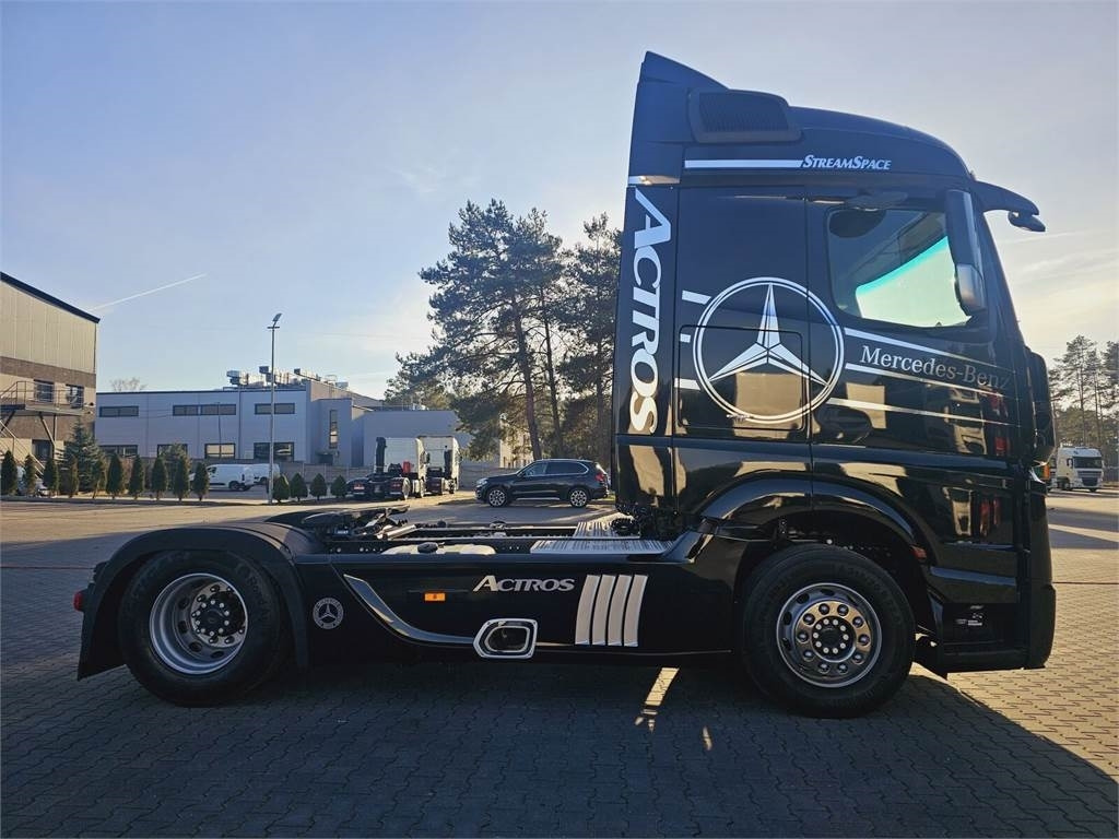 Mercedes-Benz ACTROS 1843  - شاحنة جرار: صور 5 Mercedes-Benz ACTROS 1843  - شاحنة جرار: صور 5