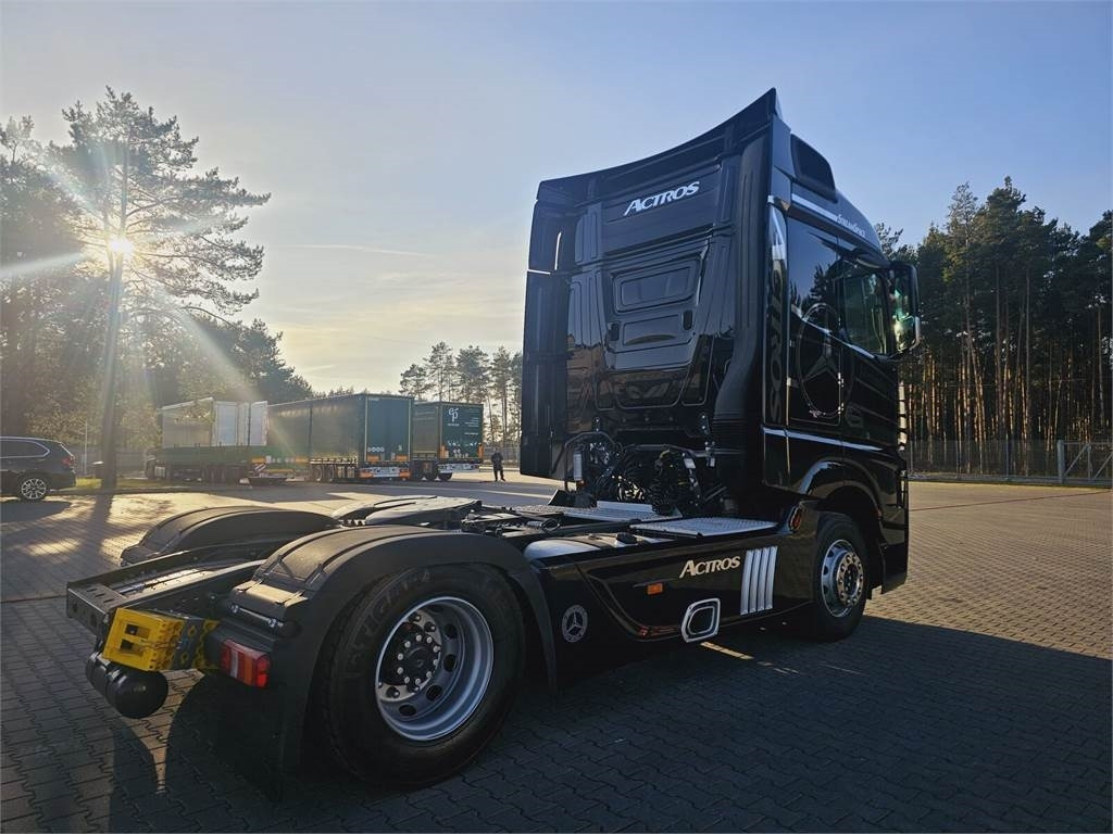 Mercedes-Benz ACTROS 1843  - شاحنة جرار: صور 4 Mercedes-Benz ACTROS 1843  - شاحنة جرار: صور 4