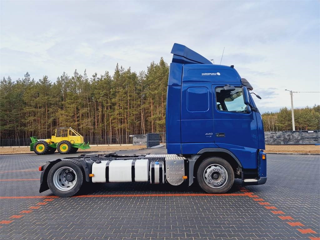 Volvo FH 13 440 - شاحنة جرار: صور 5 Volvo FH 13 440 - شاحنة جرار: صور 5