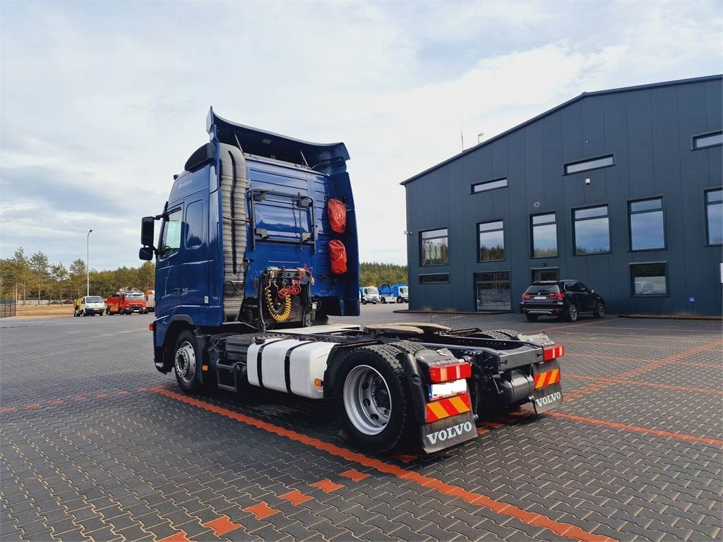 Volvo FH 13 440 - شاحنة جرار: صور 3 Volvo FH 13 440 - شاحنة جرار: صور 3