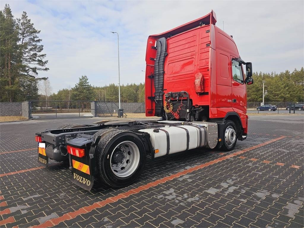 Volvo FH13 XXL NEW TIRES MANUAL 420 EURO 5 2011 - شاحنة جرار: صور 5 Volvo FH13 XXL NEW TIRES MANUAL 420 EURO 5 2011 - شاحنة جرار: صور 5