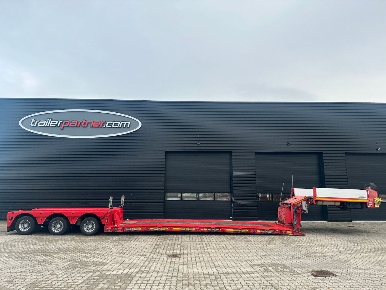 Faymonville 3 achs Tiefbett 300 mm Faymonville Megamax 3 achs Tiefbett 300 mm - عربة مسطحة منخفضة نصف مقطورة: صور 1 Faymonville 3 achs Tiefbett 300 mm Faymonville Megamax 3 achs Tiefbett 300 mm - عربة مسطحة منخفضة نصف مقطورة: صور 1