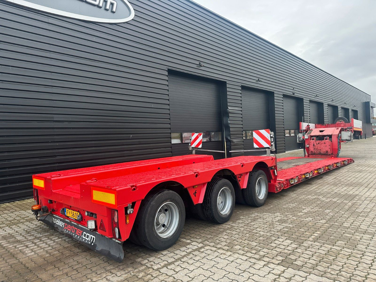 Faymonville 3 achs Tiefbett 300 mm Faymonville Megamax 3 achs Tiefbett 300 mm - عربة مسطحة منخفضة نصف مقطورة: صور 2 Faymonville 3 achs Tiefbett 300 mm Faymonville Megamax 3 achs Tiefbett 300 mm - عربة مسطحة منخفضة نصف مقطورة: صور 2