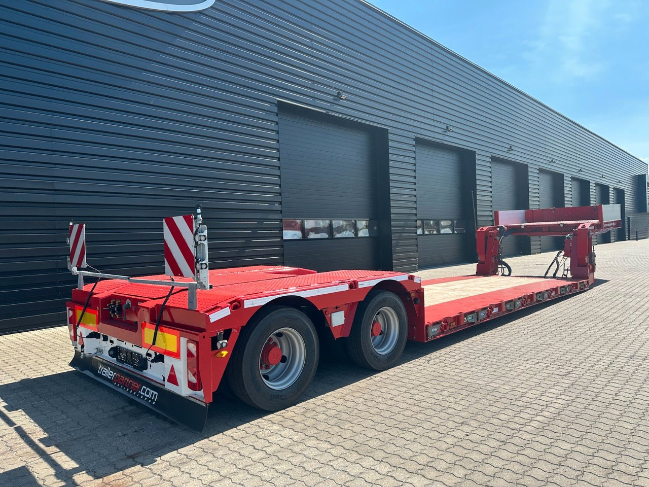 Faymonville Megamax 2 achs tiefbett / Neu Lackiert Faymonville Megamax 2 achs tiefbett / Neu Lackiert - عربة مسطحة منخفضة نصف مقطورة: صور 2 Faymonville Megamax 2 achs tiefbett / Neu Lackiert Faymonville Megamax 2 achs tiefbett / Neu Lackiert - عربة مسطحة منخفضة نصف مقطورة: صور 2