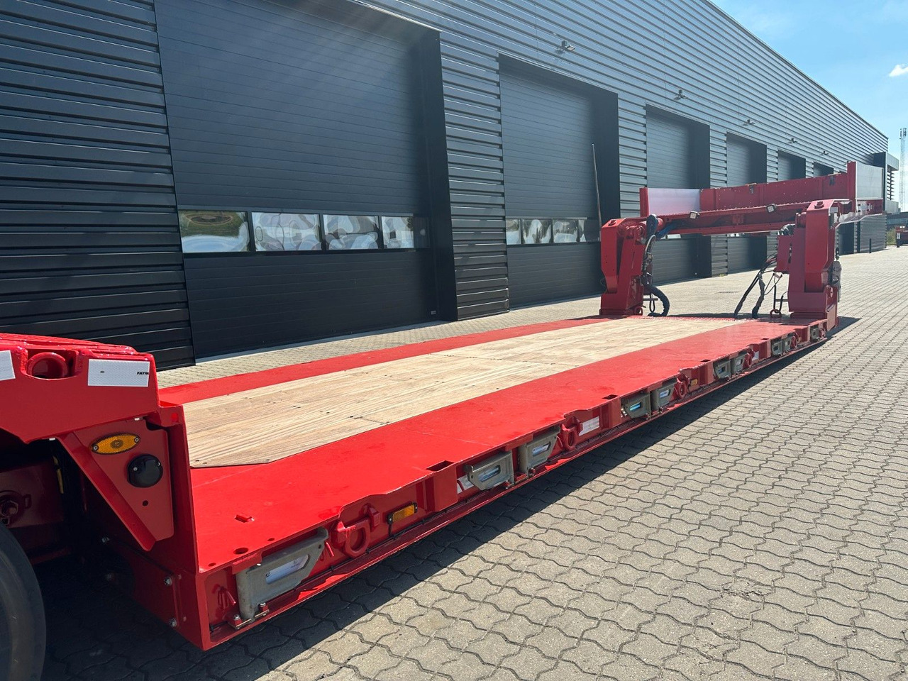 Faymonville Megamax 2 achs tiefbett / Neu Lackiert Faymonville Megamax 2 achs tiefbett / Neu Lackiert - عربة مسطحة منخفضة نصف مقطورة: صور 3 Faymonville Megamax 2 achs tiefbett / Neu Lackiert Faymonville Megamax 2 achs tiefbett / Neu Lackiert - عربة مسطحة منخفضة نصف مقطورة: صور 3
