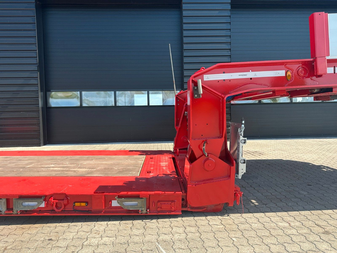 Faymonville Megamax 2 achs tiefbett / Neu Lackiert Faymonville Megamax 2 achs tiefbett / Neu Lackiert - عربة مسطحة منخفضة نصف مقطورة: صور 4 Faymonville Megamax 2 achs tiefbett / Neu Lackiert Faymonville Megamax 2 achs tiefbett / Neu Lackiert - عربة مسطحة منخفضة نصف مقطورة: صور 4