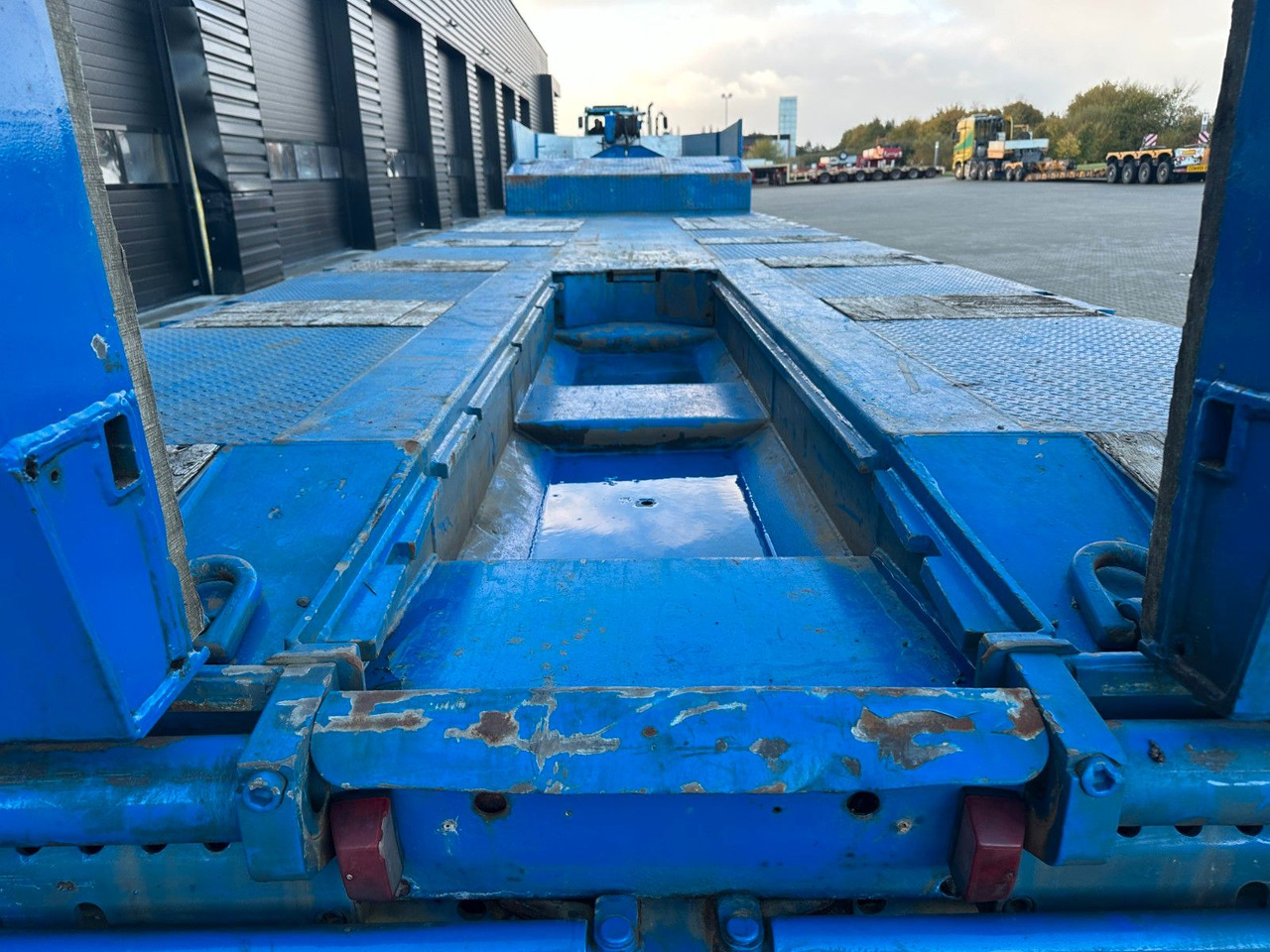 عربة مسطحة منخفضة نصف مقطورة Goldhofer 4 achs tieflader / rampen /  4 x zwangsgelenkt: صور 11