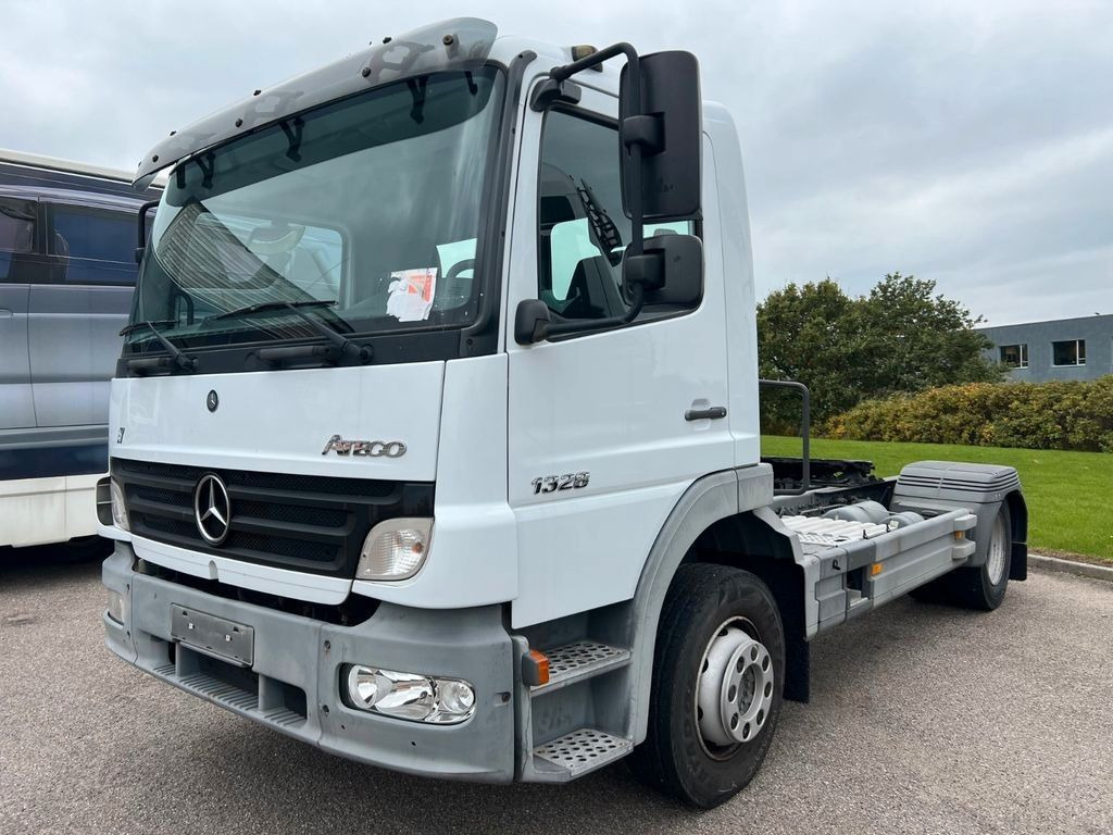 Mercedes-Benz Atego 1328 LS 4x2 + Diagnose Auflieger - شاحنة جرار: صور 3 Mercedes-Benz Atego 1328 LS 4x2 + Diagnose Auflieger - شاحنة جرار: صور 3