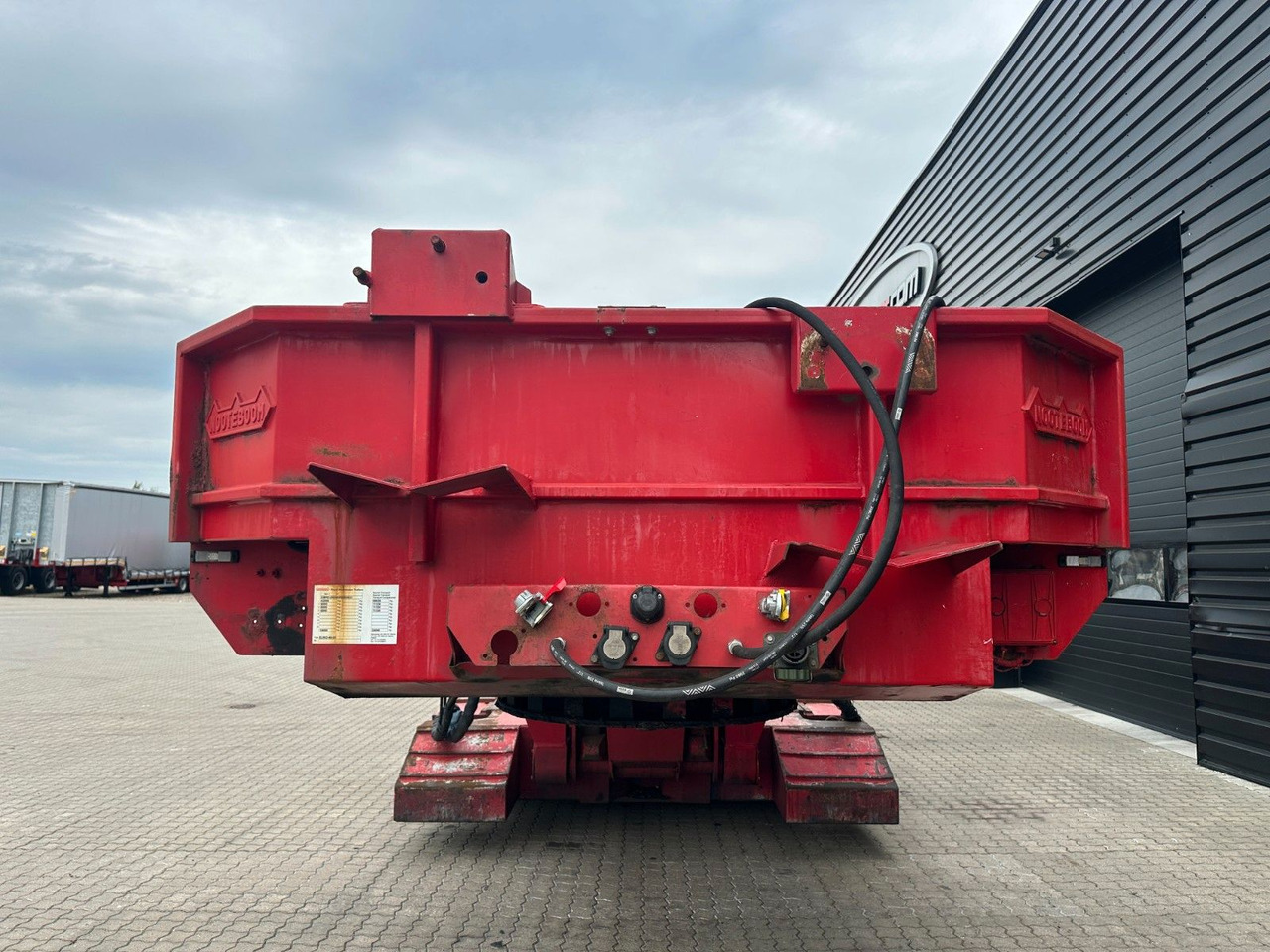 Nooteboom 3 achs tiefbett / Kesselbrücke - عربة مسطحة منخفضة نصف مقطورة: صور 3 Nooteboom 3 achs tiefbett / Kesselbrücke - عربة مسطحة منخفضة نصف مقطورة: صور 3