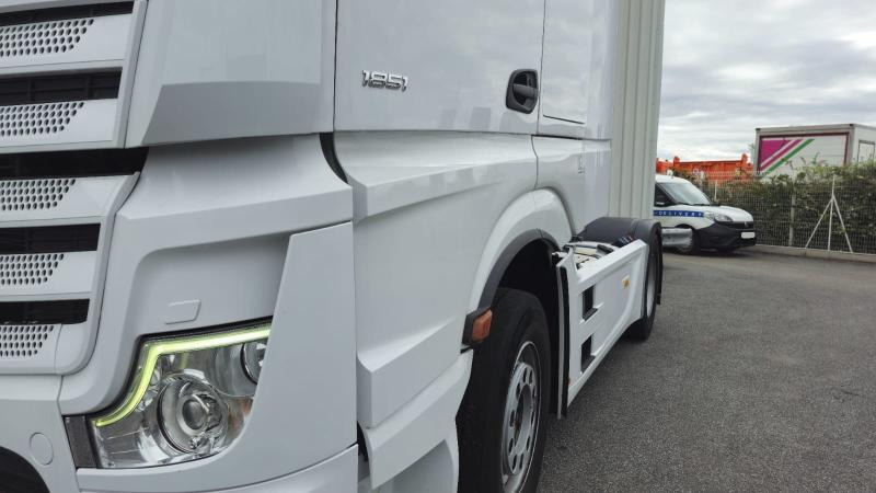 Mercedes Actros 1851 - شاحنة جرار: صور 3 Mercedes Actros 1851 - شاحنة جرار: صور 3