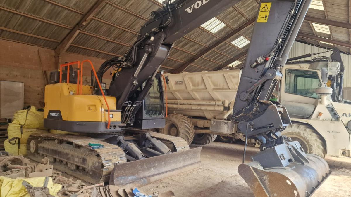 Volvo ECR235 EL - حفارات زحافة: صور 1 Volvo ECR235 EL - حفارات زحافة: صور 1
