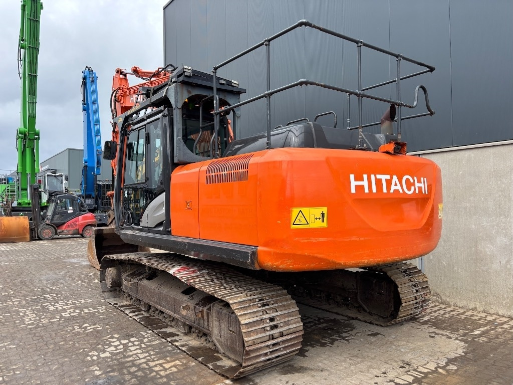 Hitachi ZX 210 LC-6 - حفارات زحافة: صور 3 Hitachi ZX 210 LC-6 - حفارات زحافة: صور 3