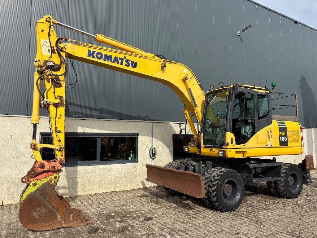 Komatsu PW 160-7 - PW160 - PW 160 - PW 180 - PW 140  - حفارة على عجلات: صور 1 Komatsu PW 160-7 - PW160 - PW 160 - PW 180 - PW 140  - حفارة على عجلات: صور 1