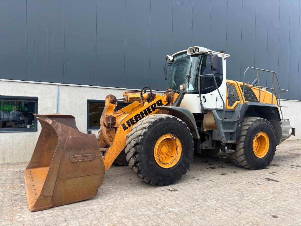 Liebherr L 550 - اللودر بعجل: صور 1 Liebherr L 550 - اللودر بعجل: صور 1