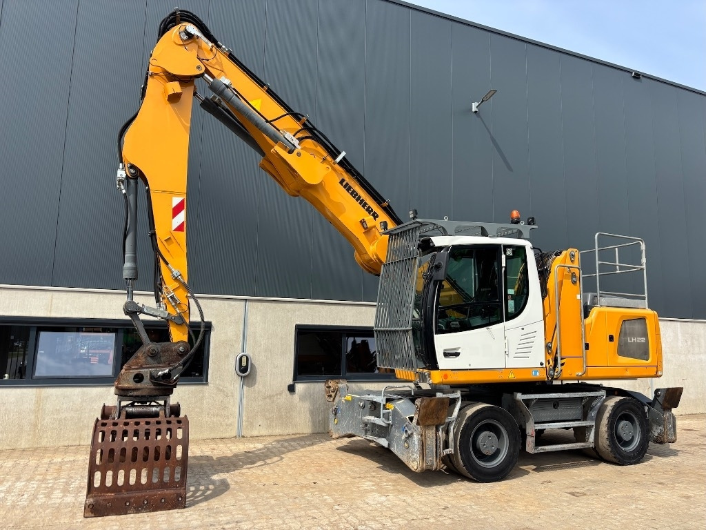 Liebherr LH 22 M - LH 24 - LH22M - حفارة النقل والشحن: صور 5 Liebherr LH 22 M - LH 24 - LH22M - حفارة النقل والشحن: صور 5