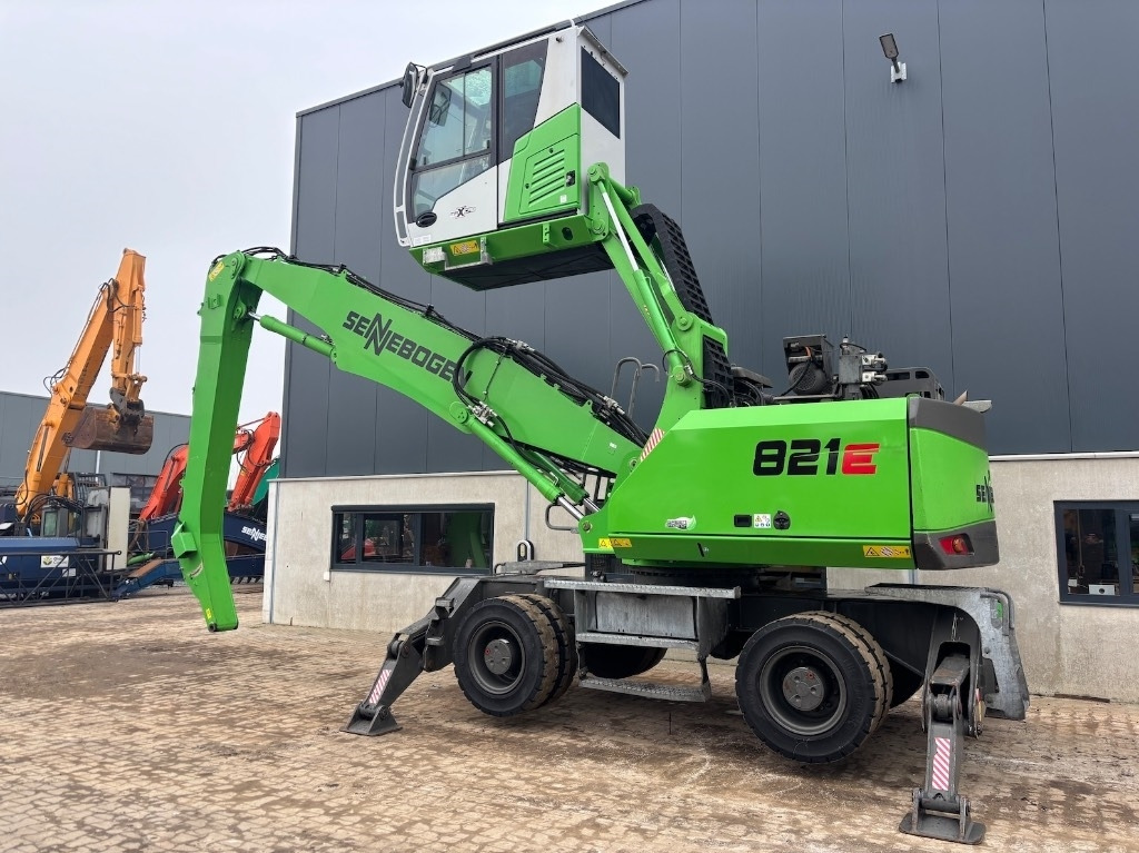 Sennebogen 821 E - حفارة النقل والشحن: صور 3 Sennebogen 821 E - حفارة النقل والشحن: صور 3