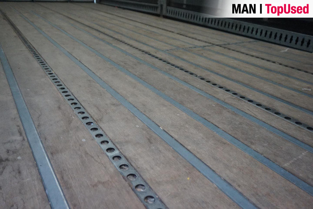 MAN TGM 15.290 4X2 BL / Schuifzeil / Ondervouwklep - شاحنة ستارة: صور 4 MAN TGM 15.290 4X2 BL / Schuifzeil / Ondervouwklep - شاحنة ستارة: صور 4