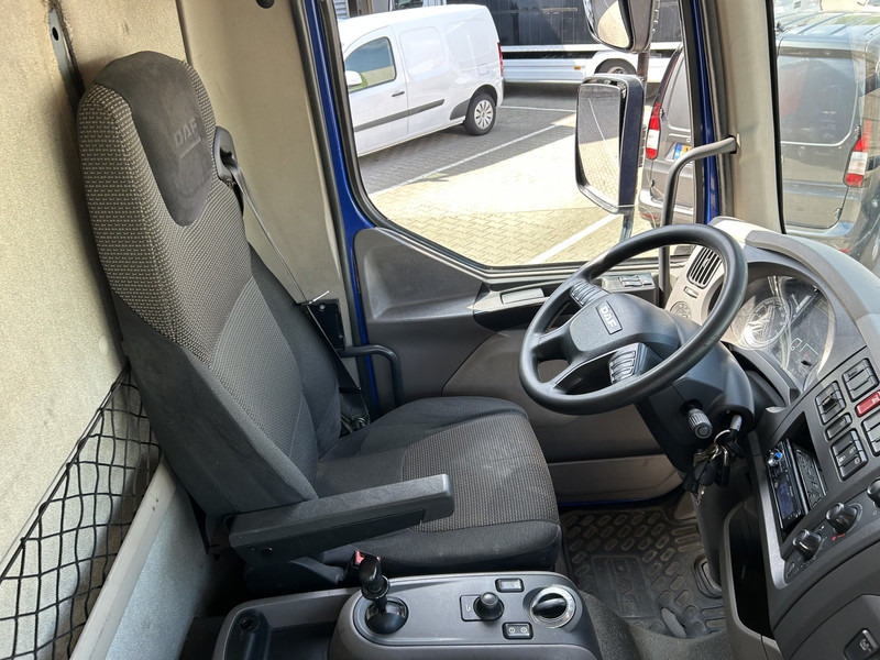 DAF LF 210 FA / 361 dkm / Curtainside / Loadlift / NL Truck - شاحنة ستارة: صور 3 DAF LF 210 FA / 361 dkm / Curtainside / Loadlift / NL Truck - شاحنة ستارة: صور 3