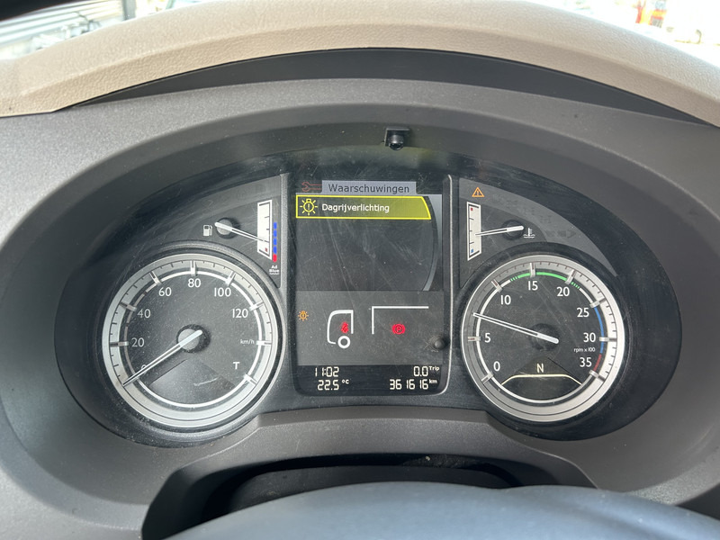 DAF LF 210 FA / 361 dkm / Curtainside / Loadlift / NL Truck - شاحنة ستارة: صور 4 DAF LF 210 FA / 361 dkm / Curtainside / Loadlift / NL Truck - شاحنة ستارة: صور 4