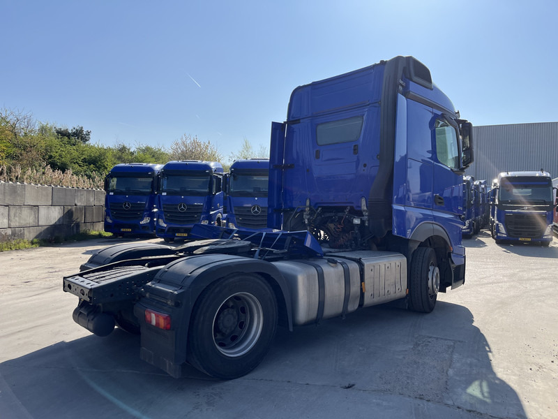 Mercedes-Benz Actros 1842 Streamspace / 945 dkm / 2 Tanks / NL Truck - شاحنة جرار: صور 2 Mercedes-Benz Actros 1842 Streamspace / 945 dkm / 2 Tanks / NL Truck - شاحنة جرار: صور 2
