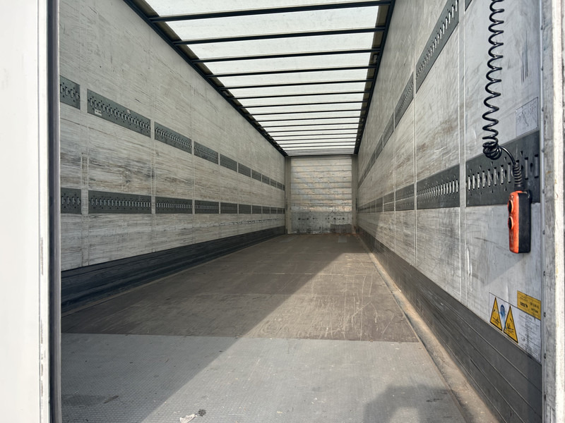 Schmitz Cargobull SCB S3B / Box / Loadlift / 2x Liftas / APK 03-26 - بصندوق مغلق نصف مقطورة: صور 3 Schmitz Cargobull SCB S3B / Box / Loadlift / 2x Liftas / APK 03-26 - بصندوق مغلق نصف مقطورة: صور 3