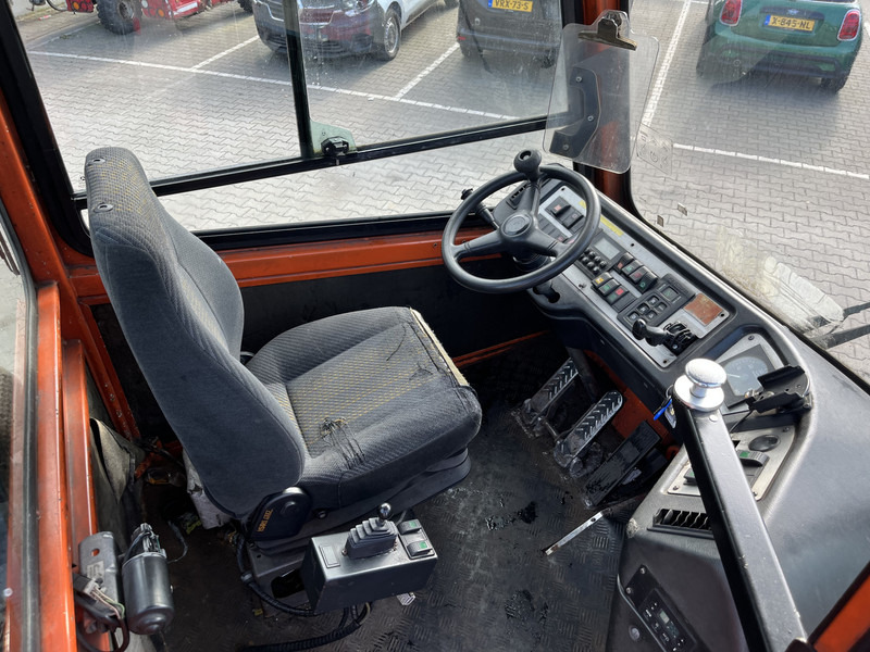 Terberg YT 182 / Terminal Tractor / Airco / Cummins - شاحنة جرار: صور 3 Terberg YT 182 / Terminal Tractor / Airco / Cummins - شاحنة جرار: صور 3