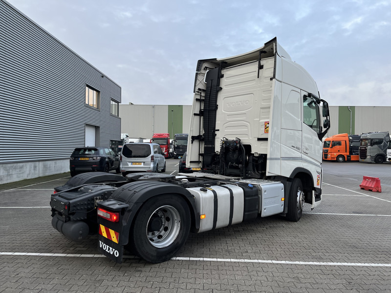 Volvo FH 460 Globetrotter / Retarder / 2 Tanks / Stand Klima / APK TUV 09-25 - شاحنة جرار: صور 2 Volvo FH 460 Globetrotter / Retarder / 2 Tanks / Stand Klima / APK TUV 09-25 - شاحنة جرار: صور 2