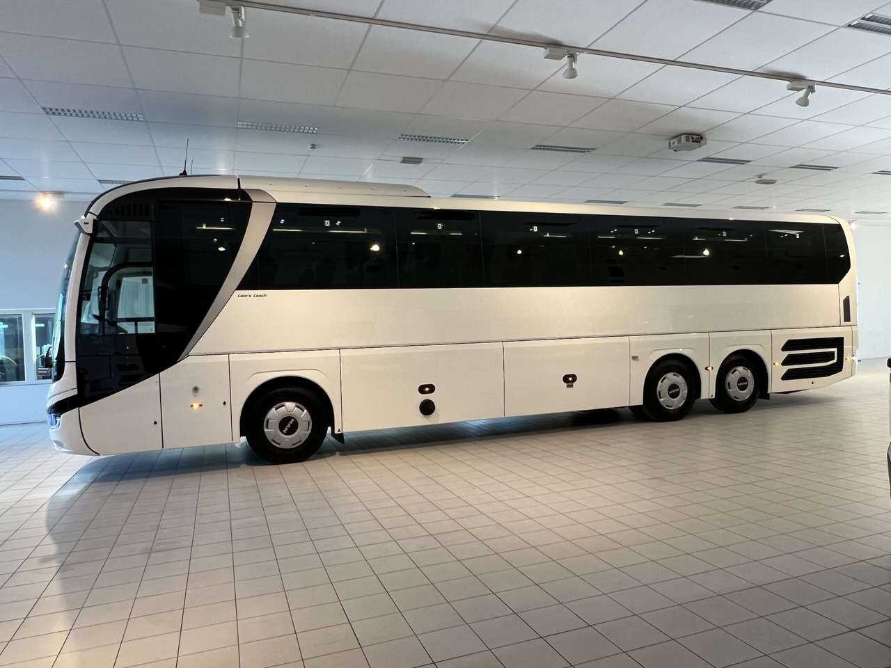 MAN Lions Coach R09 Euro 6E (Dark Edition) - سياحية حافلة: صور 4 MAN Lions Coach R09 Euro 6E (Dark Edition) - سياحية حافلة: صور 4