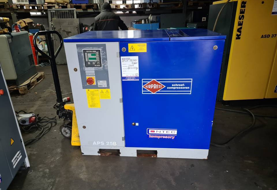 Kompresor śrubowy AIRPRESS APS 25, 18,5 kw, (2) - ضاغط الهواء: صور 4 Kompresor śrubowy AIRPRESS APS 25, 18,5 kw, (2) - ضاغط الهواء: صور 4