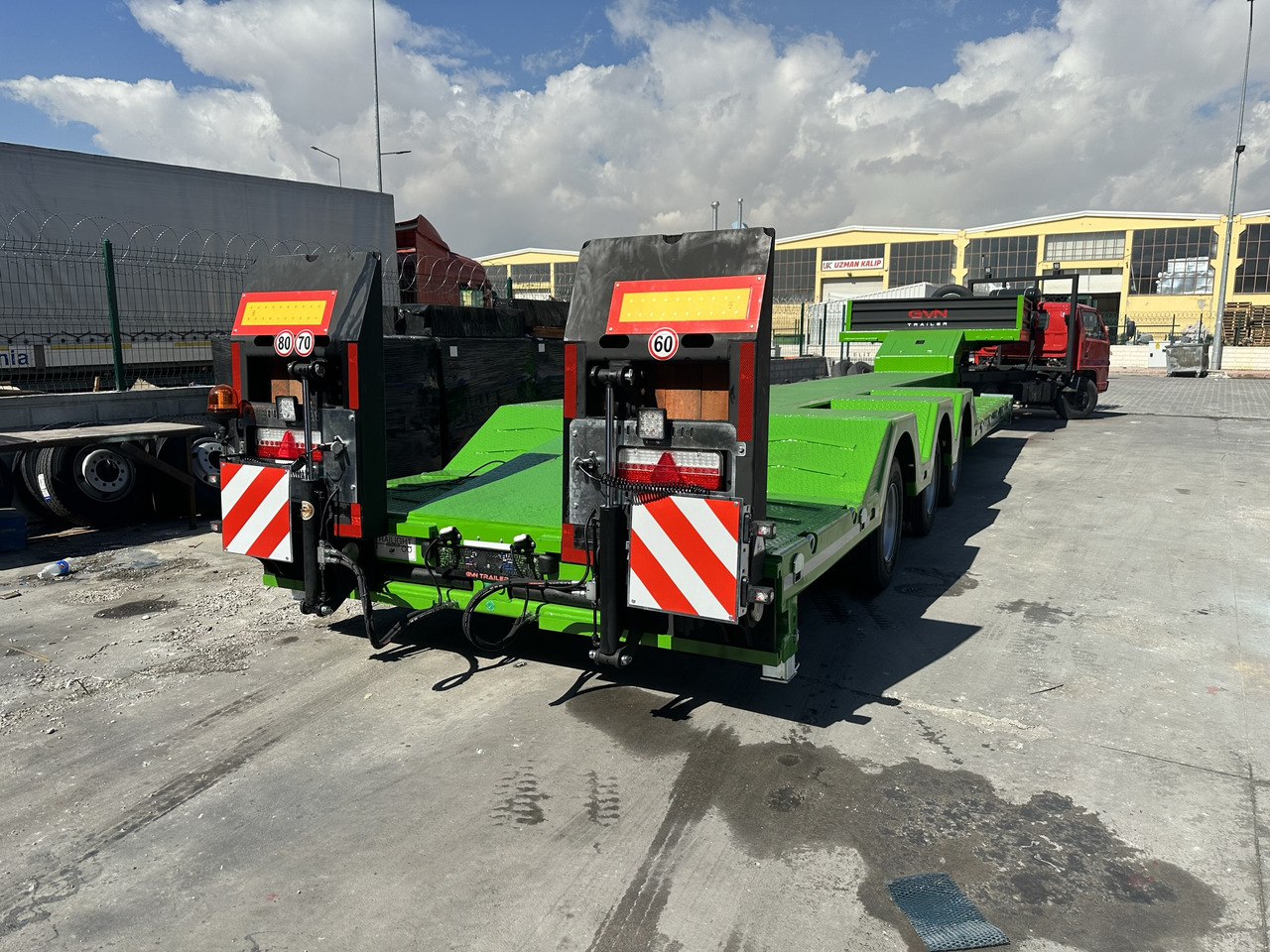GVN Trailer 3 AXLE LOWBED WITH WHEEL RECESSES - عربة مسطحة منخفضة نصف مقطورة: صور 5 GVN Trailer 3 AXLE LOWBED WITH WHEEL RECESSES - عربة مسطحة منخفضة نصف مقطورة: صور 5