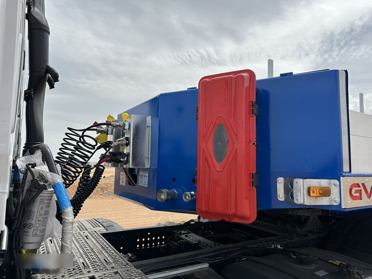 GVN Trailer 3 AXLE LOWBED - عربة مسطحة منخفضة نصف مقطورة: صور 4 GVN Trailer 3 AXLE LOWBED - عربة مسطحة منخفضة نصف مقطورة: صور 4