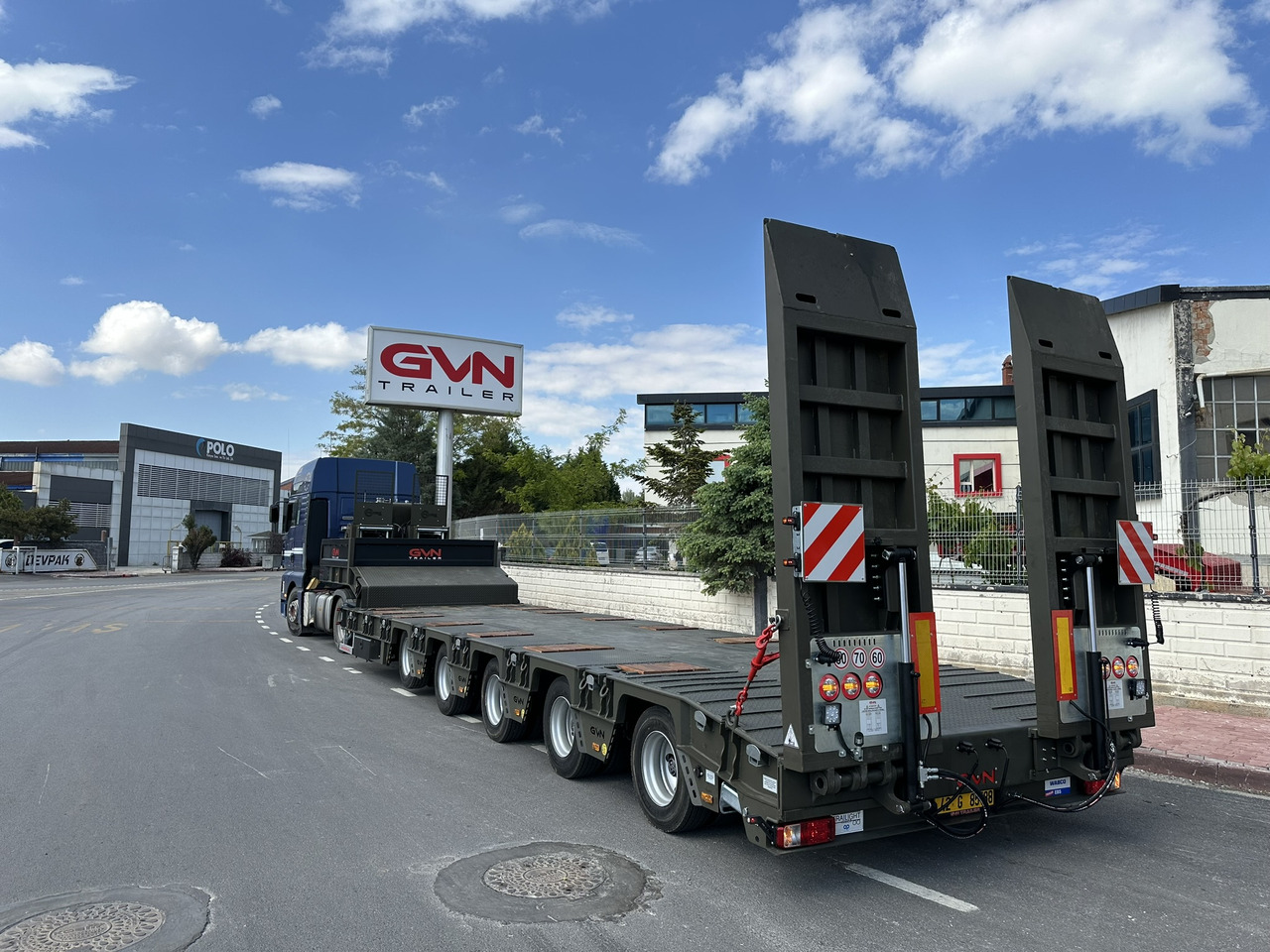 GVN Trailer 5 AXLE LOWBED - عربة مسطحة منخفضة نصف مقطورة: صور 3 GVN Trailer 5 AXLE LOWBED - عربة مسطحة منخفضة نصف مقطورة: صور 3