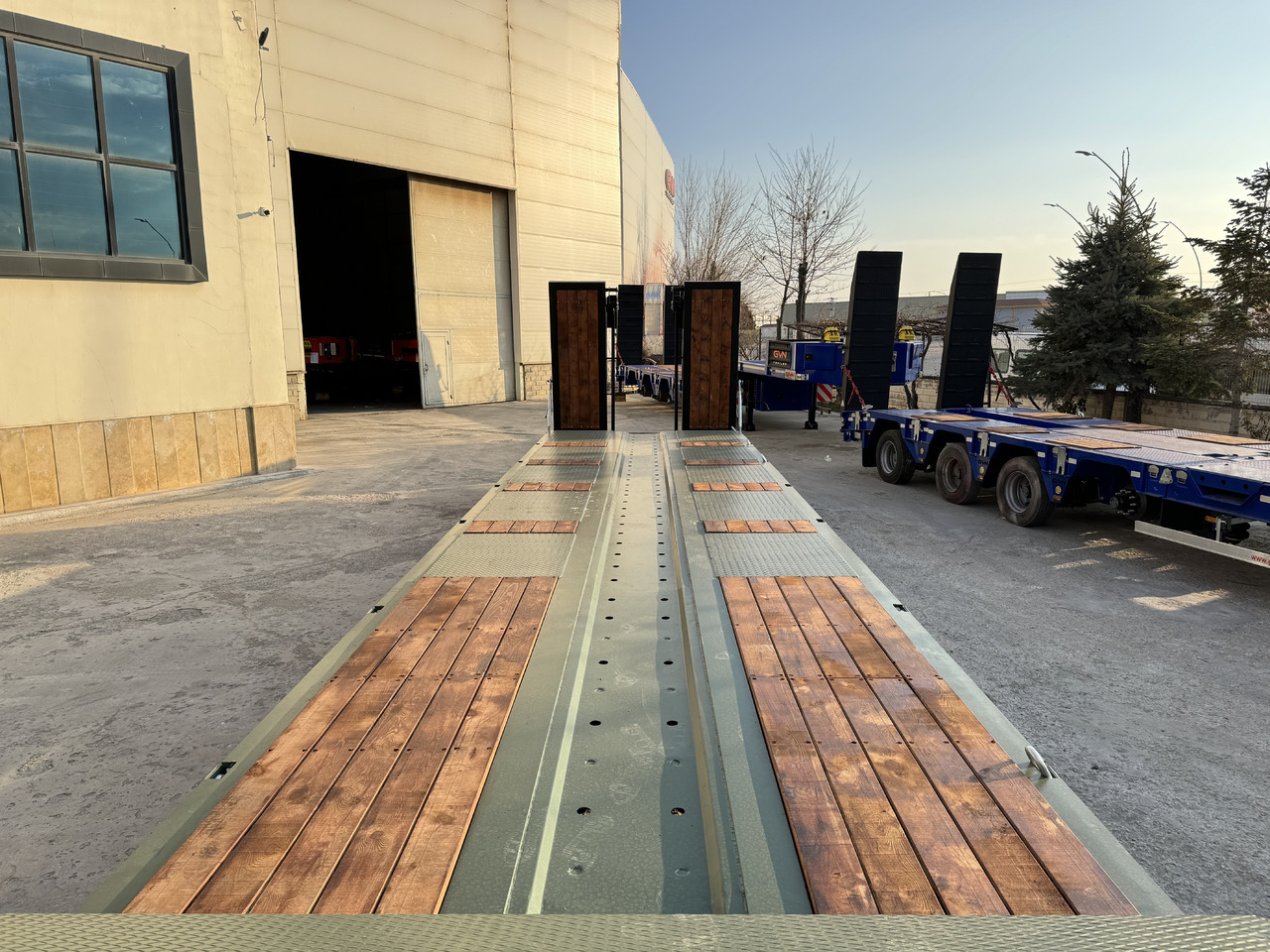 عربة مسطحة منخفضة نصف مقطورة جديد GVN Trailer 5 AXLE LOWBED: صور 16