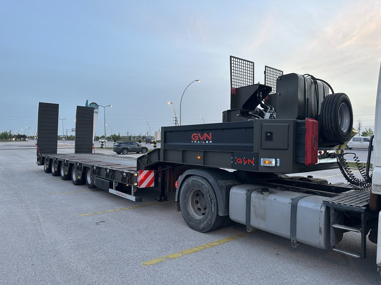 GVN Trailer 5 AXLE LOWBED - عربة مسطحة منخفضة نصف مقطورة: صور 2 GVN Trailer 5 AXLE LOWBED - عربة مسطحة منخفضة نصف مقطورة: صور 2