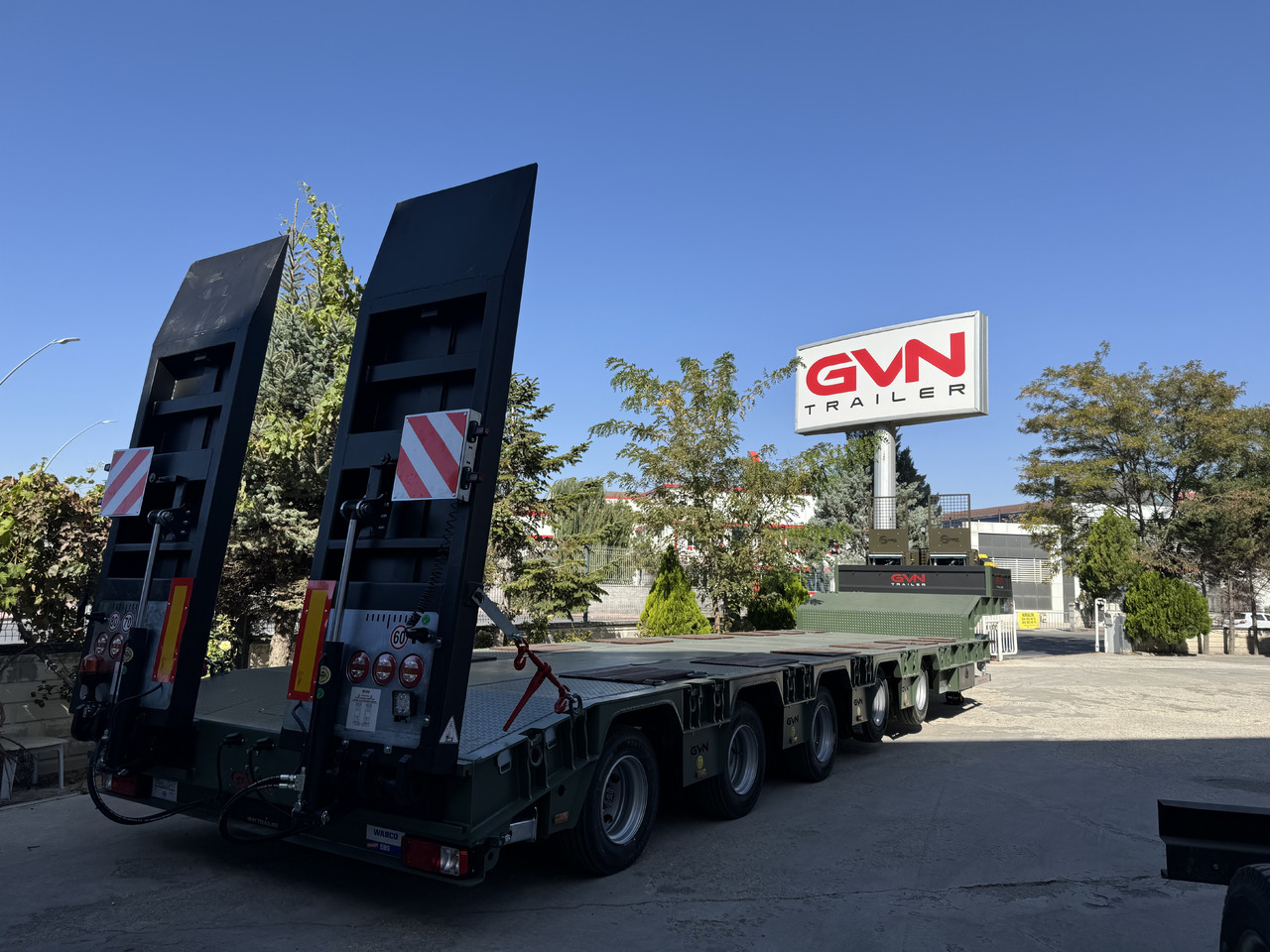 GVN Trailer 5 AXLE LOWBED - عربة مسطحة منخفضة نصف مقطورة: صور 5 GVN Trailer 5 AXLE LOWBED - عربة مسطحة منخفضة نصف مقطورة: صور 5