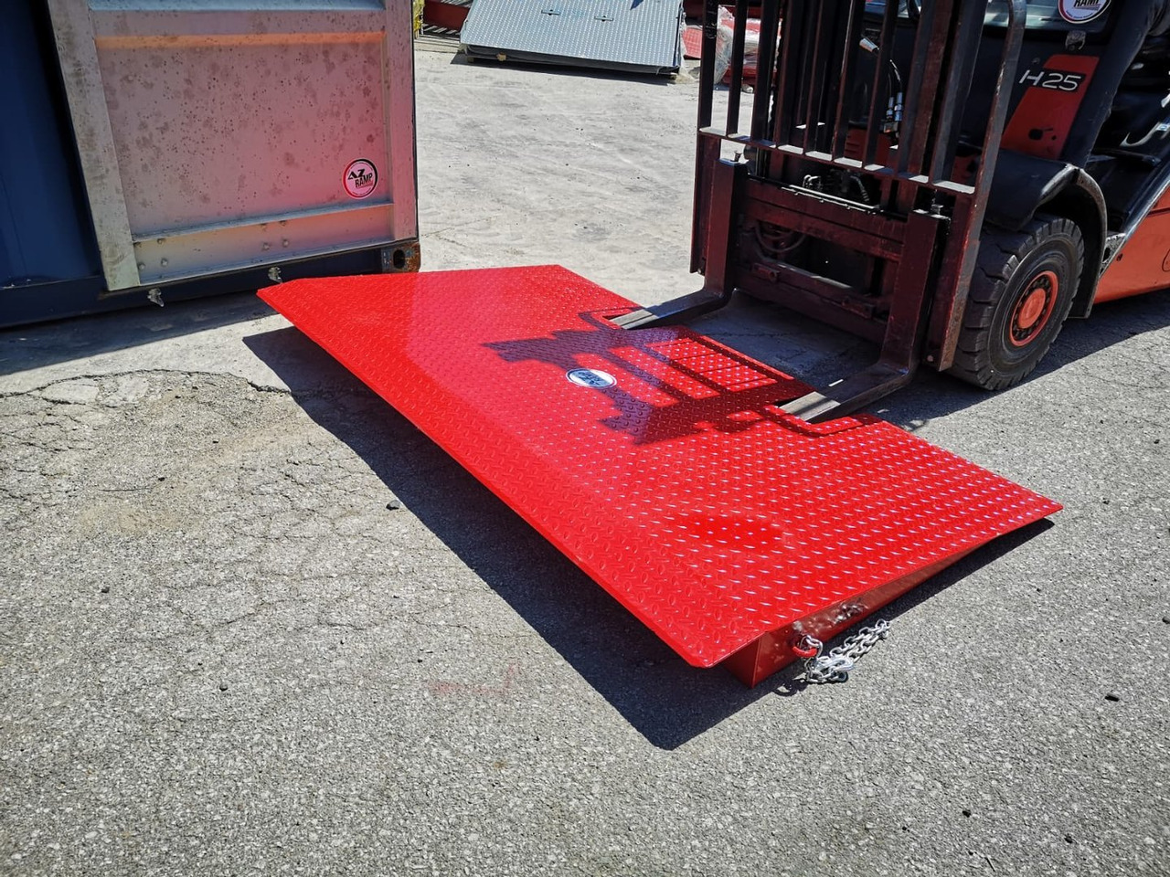 Compact Container access ramp . AZ RAMP - HCRN-06. 6 000 Kg - منحدر تحميل: صور 3 Compact Container access ramp . AZ RAMP - HCRN-06. 6 000 Kg - منحدر تحميل: صور 3