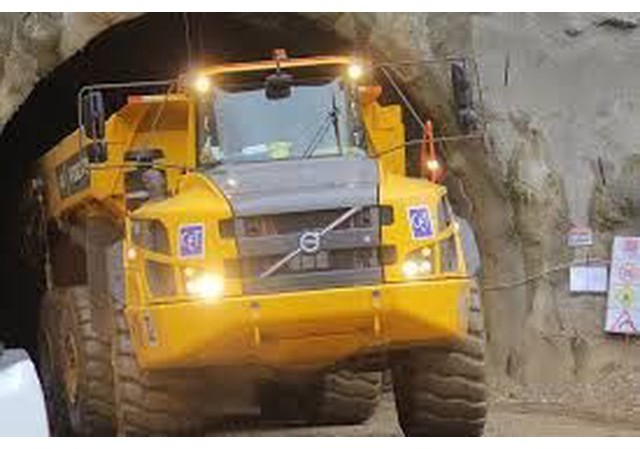 Volvo nieuwe Oliekoeler voe11033628 voe11110107 - علبة التروس و قطع الغيار - شاحنة مفصلية: صور 3 Volvo nieuwe Oliekoeler voe11033628 voe11110107 - علبة التروس و قطع الغيار - شاحنة مفصلية: صور 3