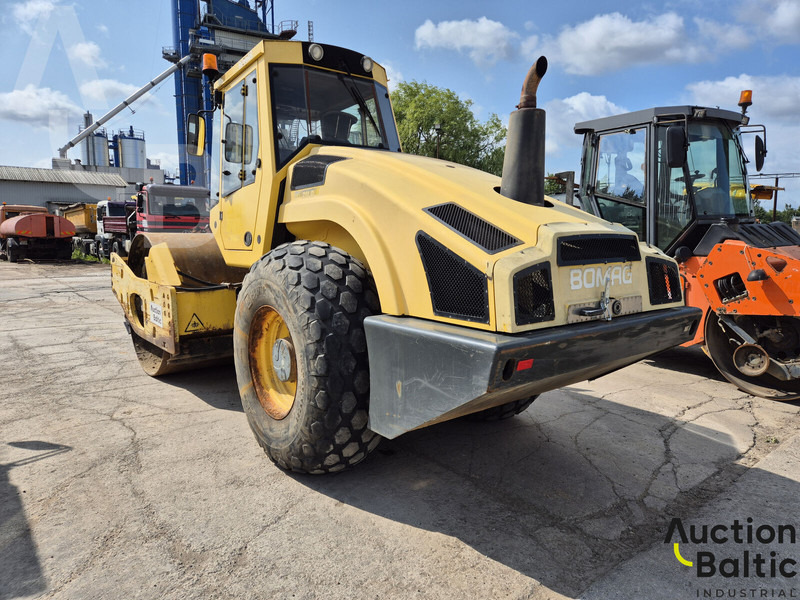 Bomag BW 211 D-4 - مدحلة: صور 5 Bomag BW 211 D-4 - مدحلة: صور 5