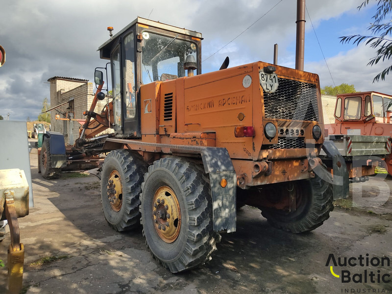 Brianskij Arsenal GS-14.02 - آلة تسوية الأرض: صور 3 Brianskij Arsenal GS-14.02 - آلة تسوية الأرض: صور 3