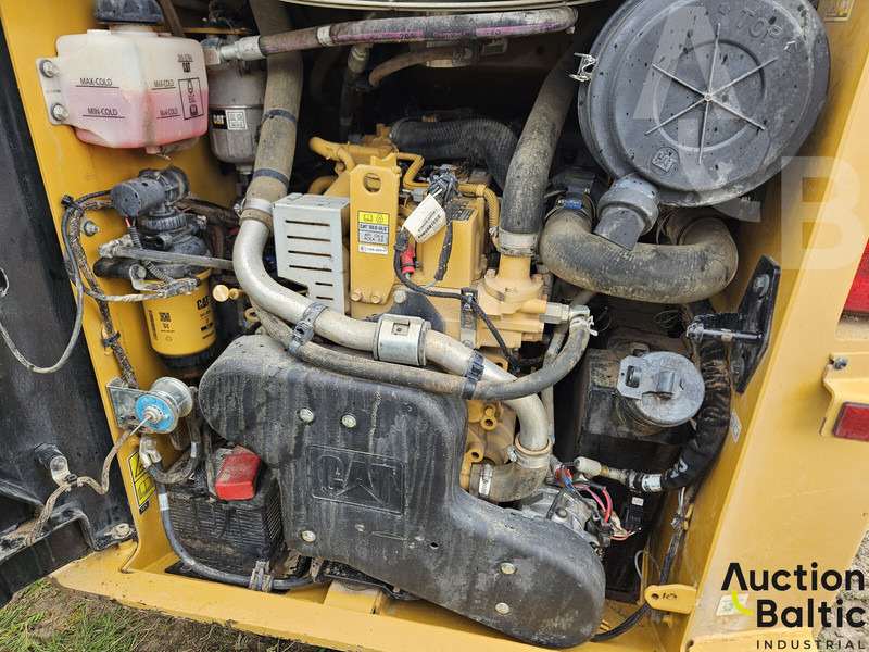 شيول صغير Caterpillar 242 D 3: صور 11