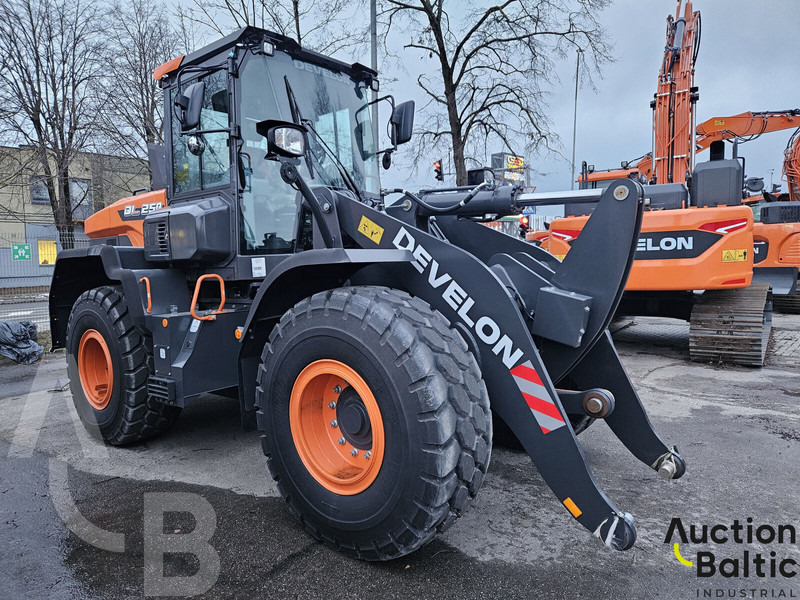 Develon DL250 - اللودر بعجل: صور 1 Develon DL250 - اللودر بعجل: صور 1