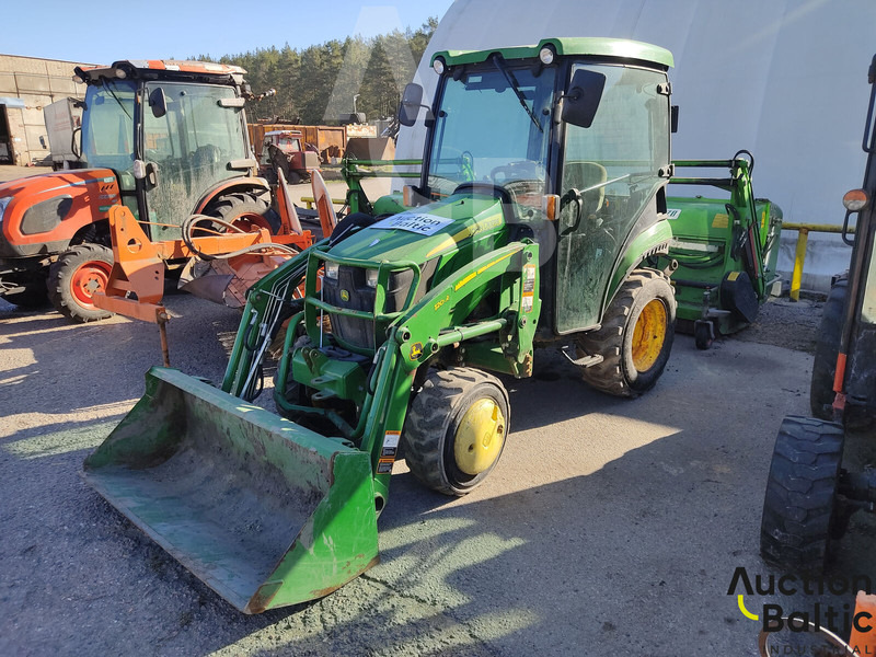John Deere 2026R - جرار: صور 1 John Deere 2026R - جرار: صور 1