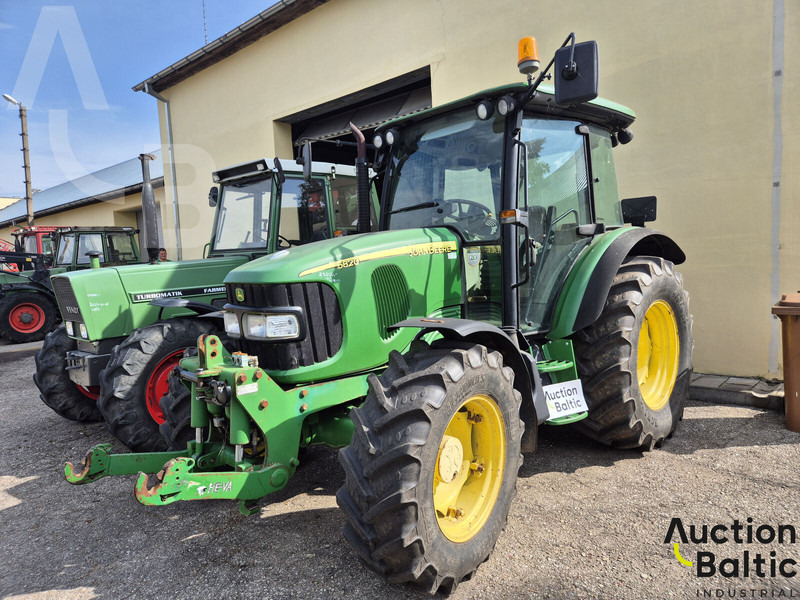 John Deere 5820 - جرار: صور 2 John Deere 5820 - جرار: صور 2