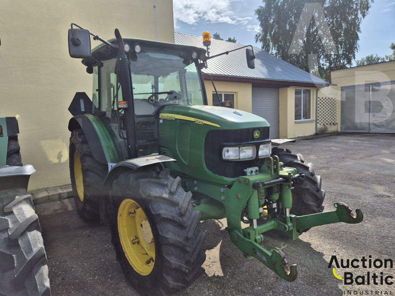 John Deere 5820 - جرار: صور 1 John Deere 5820 - جرار: صور 1